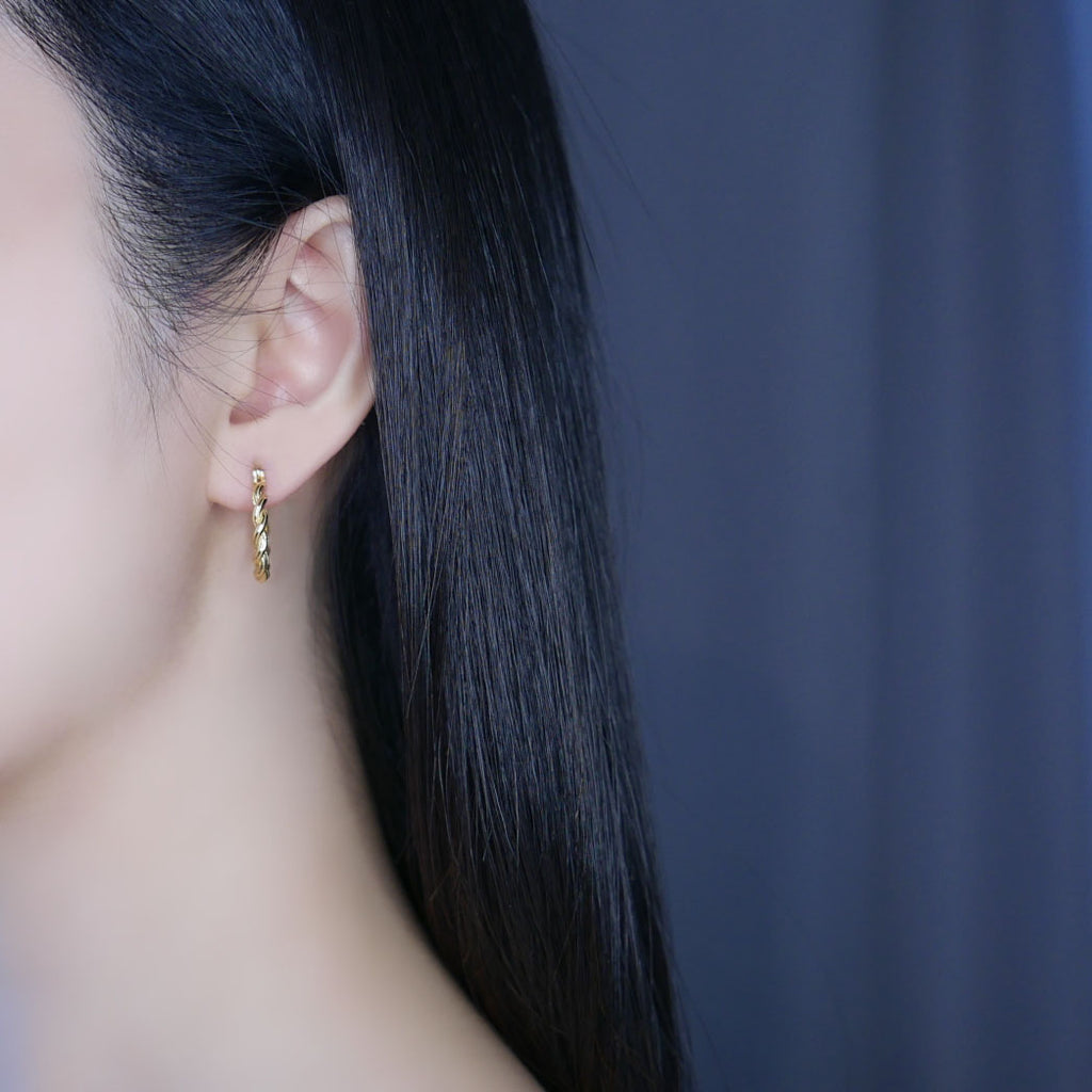Model wearing Gold Callie Rope Hoop Earrings