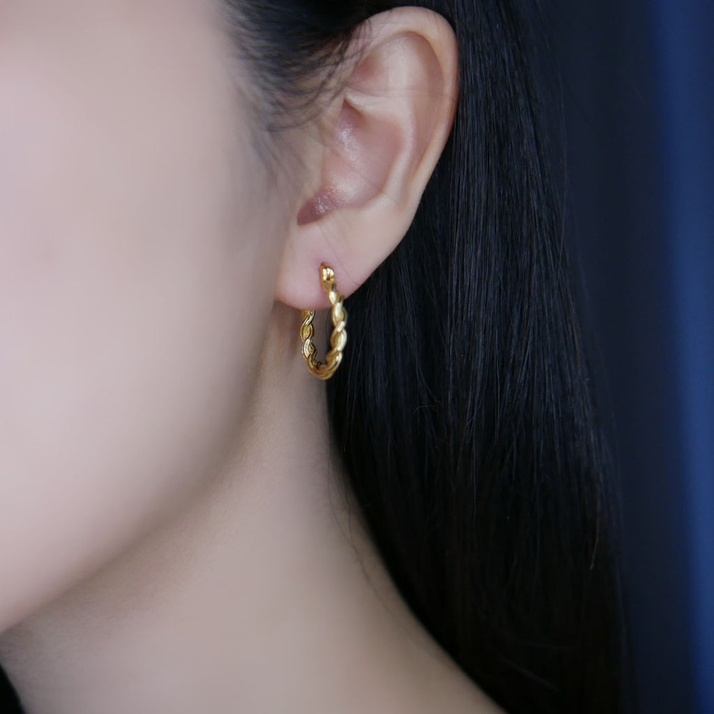 Model wearing Gold Callie Rope Hoop Earrings close up